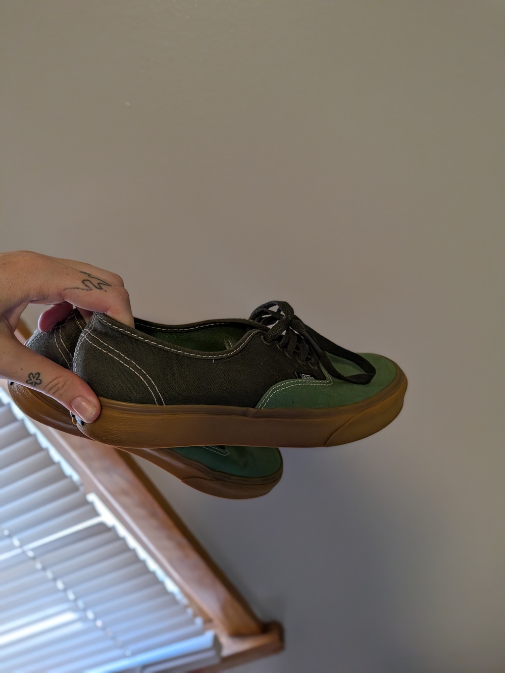 Vans Men’s Two-Tone Green and Charcoal Canvas Sneakers with Gum Sole - Picture 4 of 7